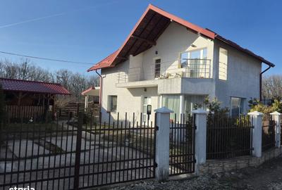 Casă cu 4 camere în Trivale - 1