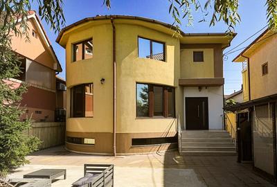 Casă individuală cu 7 camere cu Canalizare în Eforie Nord