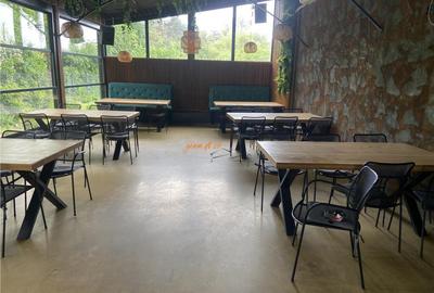 Spatiu comercial situat in zona sat Petresti , actual restau - 11