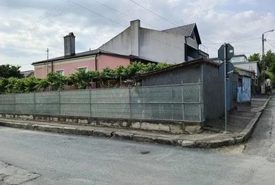 Casa spatioasa, situata pe colt, cu teren generos de 550 mp