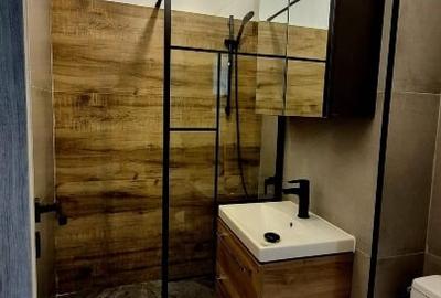 Apartament cu 2 camere semidecomandat, mobilat în P-ța Victoriei