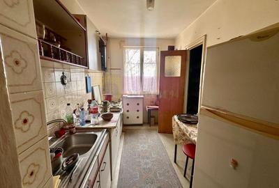 Apartament cu 3 camere semidecomandat în Rahova - 11