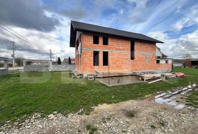 Casa la rosu cu 4 camere, 180 mp, 6 ari de teren, zona Cepari - 1