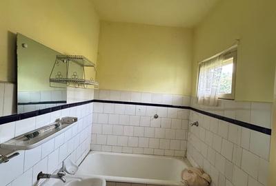 Casă cu 4 camere cu Teren 2224 Mp în Central