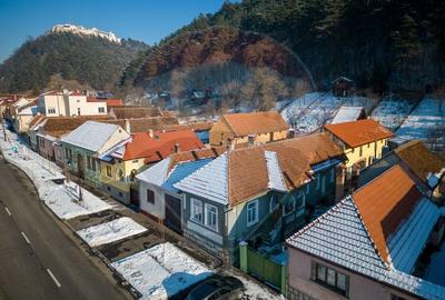 Casa cu doua corpuri, teren 835 mp, str. I.L. Caragiale, Rasnov - 1