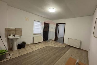 Spațiu comercial, de 30 mp, în 13 Decembrie - 4