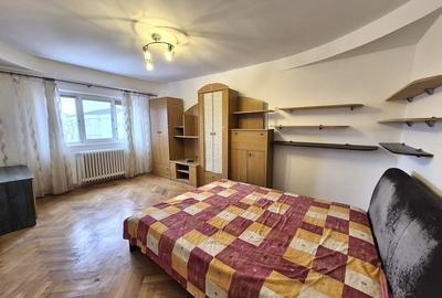 Apartament cu 3 camere decomandat în Târgu Cucu - 1