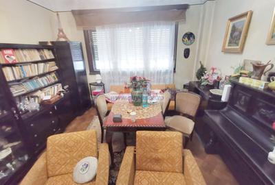 Apartament cu 3 camere semidecomandat în Universitate