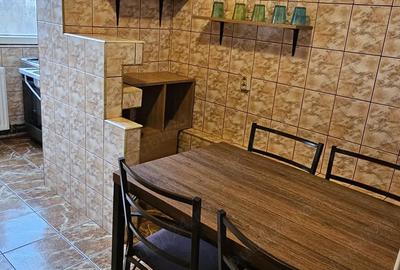 Apartament cu 3 camere decomandat în Lunei - 2