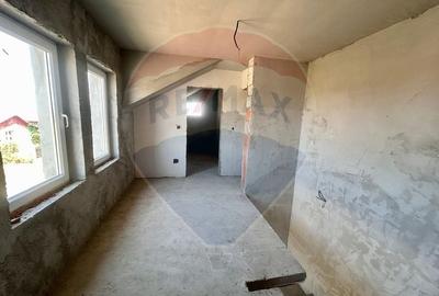 Casă  de vanzare la gri cu 4 camere,teren 552mp in Les - 6