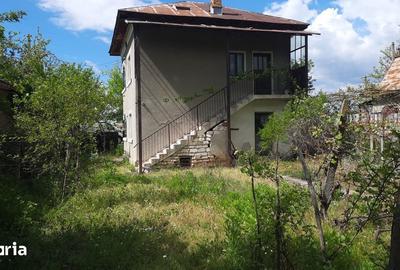 Casă cu 6 camere cu Teren 720 Mp în Iancu Jianu