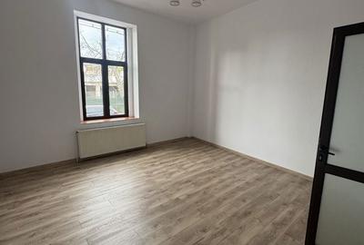 Casă cu 4 camere cu Teren 400 Mp în Central - 2