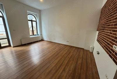 Spațiu comercial, de 55 mp, în P-ța Unirii - 4