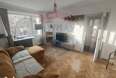 Apartament cu 3 camere, mobilat în Central - 1
