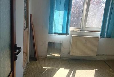 Apartament cu 2 camere decomandat în Gura Văii - 12