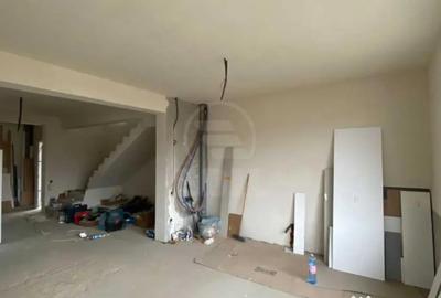 Casă cu 4 camere cu Teren 300 Mp în Florești