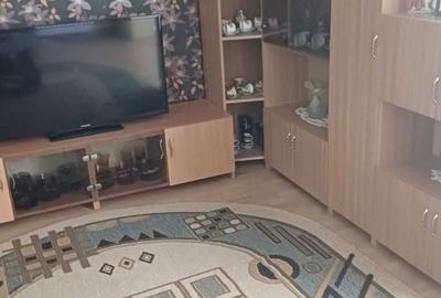 Apartament cu 3 camere decomandat în Rovine - 2