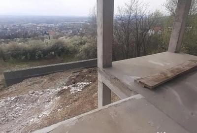 Casă cu 4 camere cu Teren 550 Mp în Central - 2