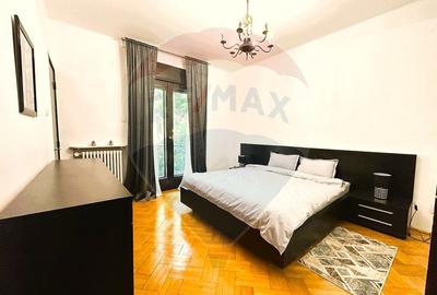 Apartament cu 5 camere decomandat în Universitate