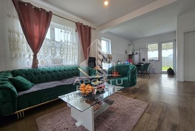 Jumatate de duplex, P+M, cu 3 camere si 2 bai, Sag