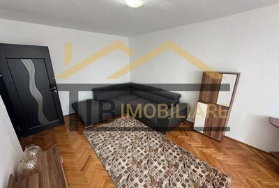 Apartament cu 3 camere decomandat în Tudor