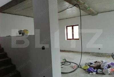 Casă cu 5 camere cu Teren 2500 Mp în Central - 6