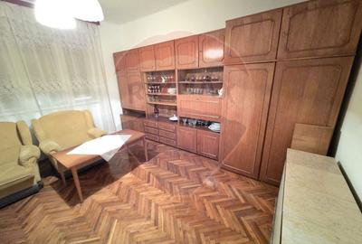 Casă cu 5 camere cu Teren 1233 Mp în Vest - 11