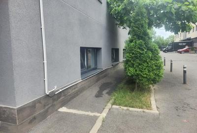 Spațiu comercial, de 28 mp, în Central - 3