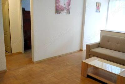Apartament cu 2 camere semidecomandat, mobilat în Pajura