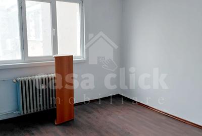Apartament cu 3 camere semidecomandat, mobilat în Micro 20 - 2