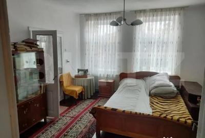 Casă cu 4 camere cu Teren 2190 Mp în Siret - 9