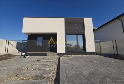 Casă cu 3 camere cu Teren 438 Mp în Berceni - 1