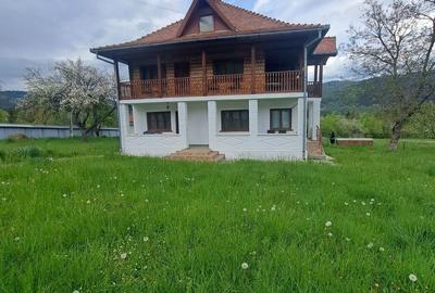 Casă cu 4 camere în Ceahlău - 1
