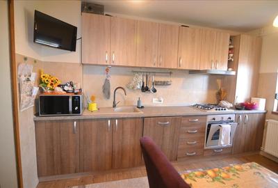 Apartament 3 camere decomandat ,2 bai ,etaj intermediar Tractorul - 23