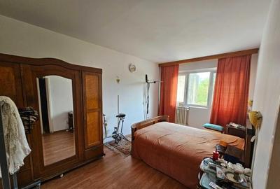 Apartament cu 3 camere semidecomandat, mobilat în Brâncoveanu