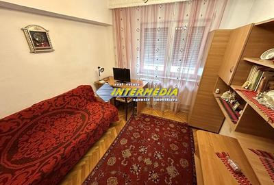 Apartament 3 camere decomandat etaj 3 Alba Iulia Apartament 3 camere decomandat etaj 3 Alba Iulia - 4