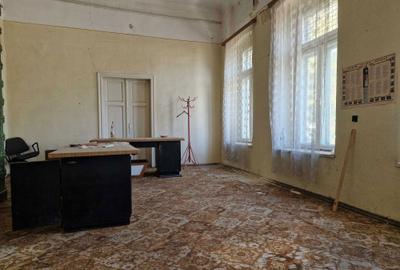 Apartament cu 4 camere decomandat în Central - 4