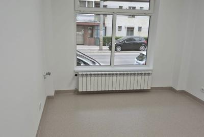 Spațiu comercial, de 60 mp, în Central - 3