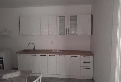 Casă cu 3 camere cu Teren 250 Mp în Central - 1