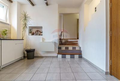 Casă individuală cu 6 camere cu Canalizare în Semicentral - 2