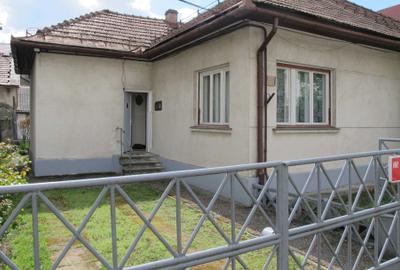 Casă cu 3 camere decomandat în Ultracentral - 1