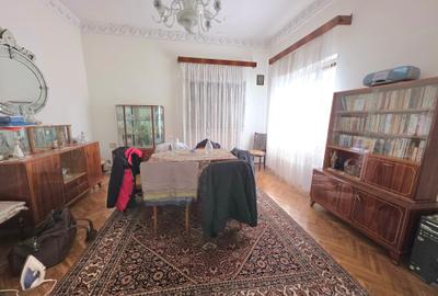 Casă cu 5 camere cu Canalizare în Central - 7