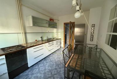 Apartament cu 3 camere decomandat, mobilat în Calea București - 8