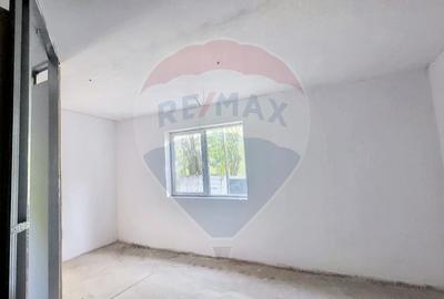 Casă cu 4 camere cu Teren 1055 Mp în Bujac - 11