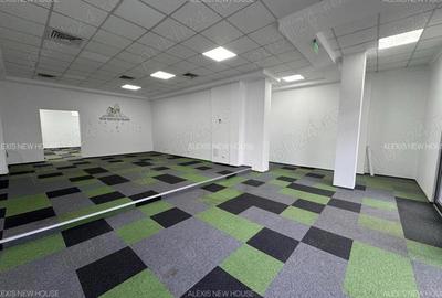 Spațiu comercial, de 175 mp, în Central - 3
