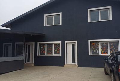 Spațiu comercial, de 280 mp, în Central - 4