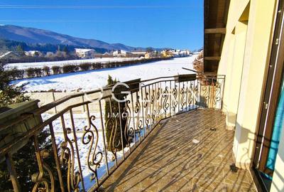 Casă cu 6 camere cu Teren 960 Mp în Sadu