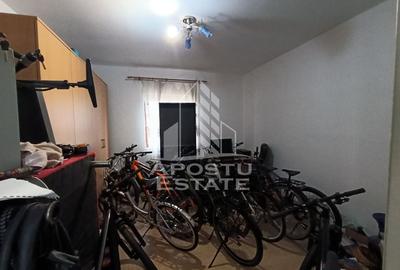Casa la curte comuna, necesita renovare, situata in zona Dambovita. - 2