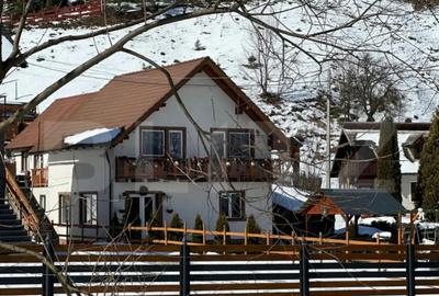 Casă cu 4 camere cu Teren 810 Mp în Central - 2