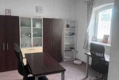 Casă individuală cu 7 camere cu Canalizare în Cotroceni - 2